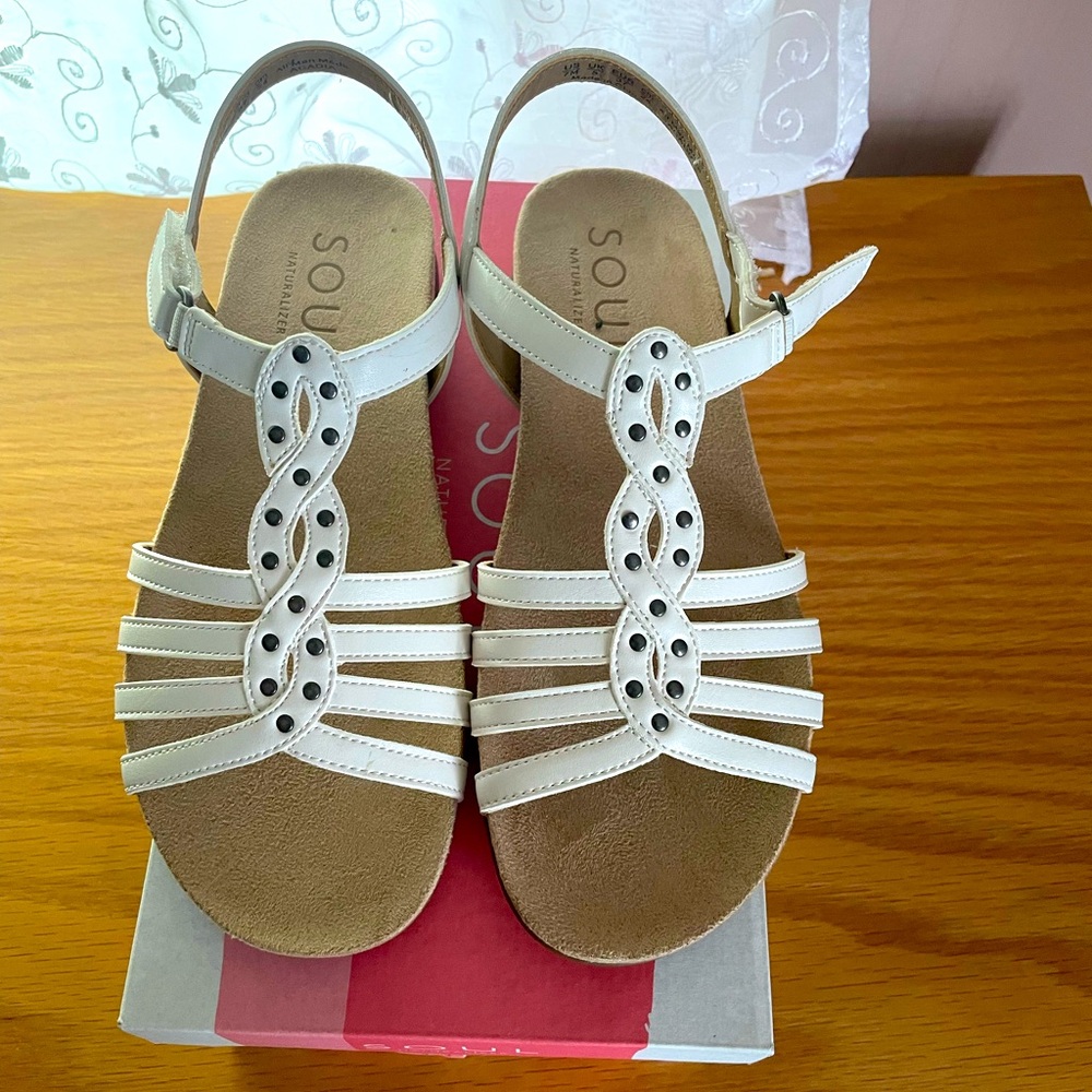 Soul Naturalizer Acadia Flat Sandal Size 7M white Leather Straps